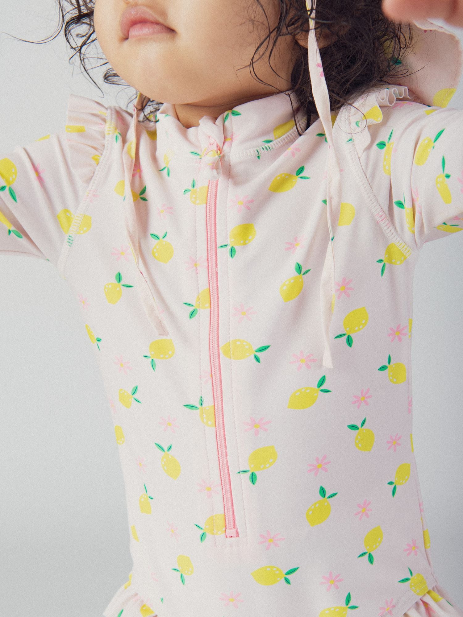 Combinaison de bain UPF 50+ imprimé citron pour bébé fille