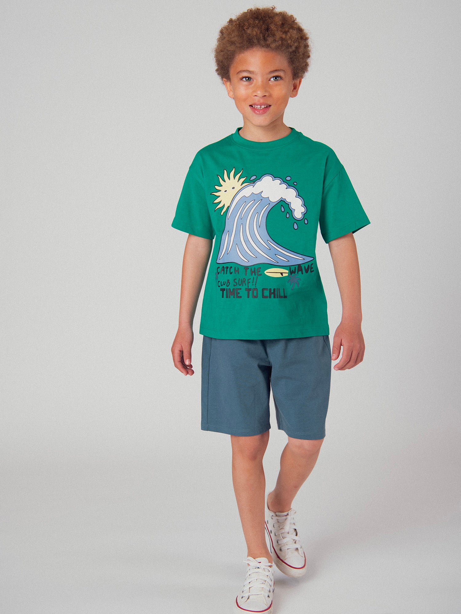 Ensemble t-shirt vert et short bleu foncé avec animation pour garçon