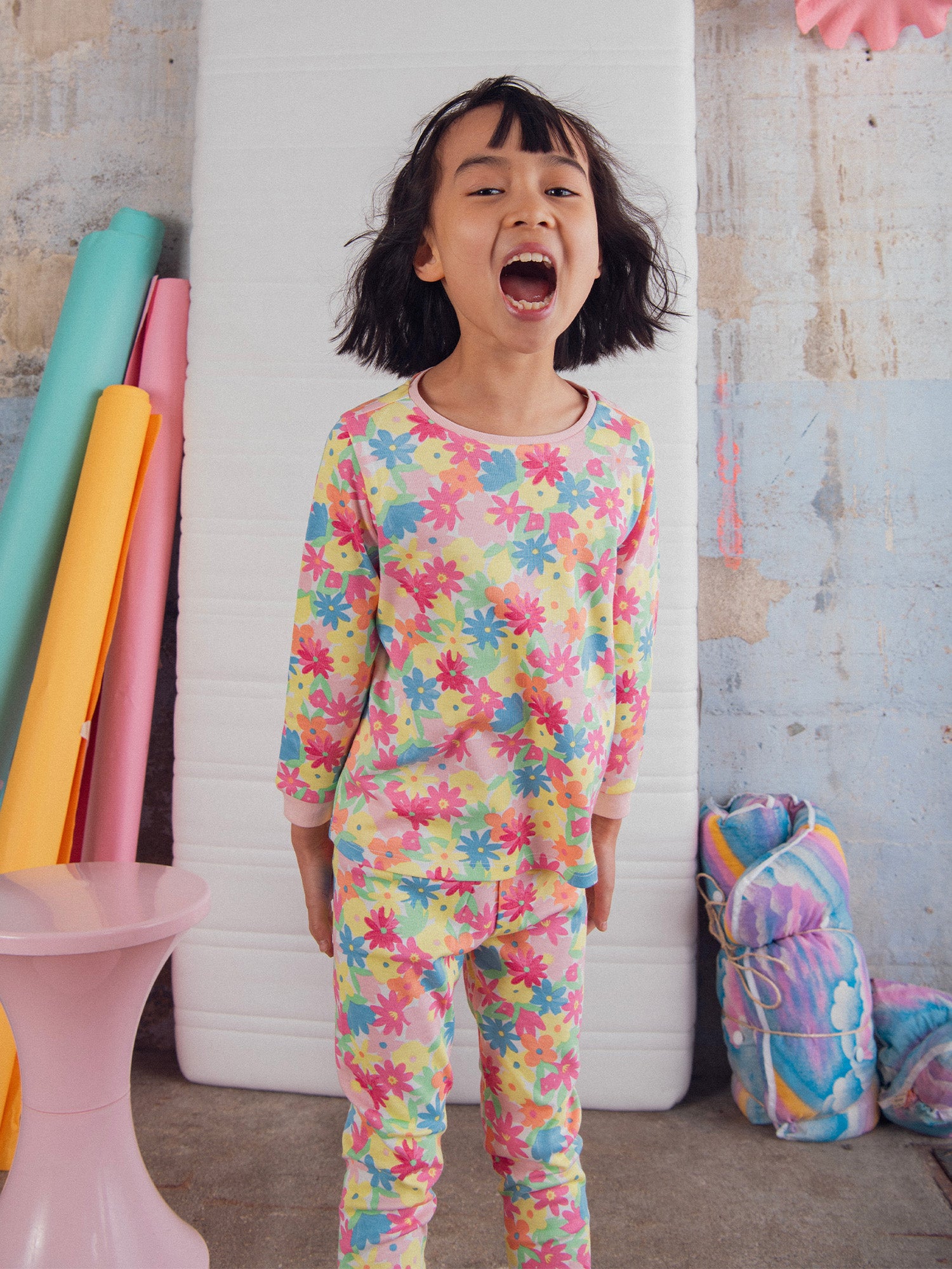 Pyjama long avec imprimé intégral "fleurs multicolores" pour enfant fille