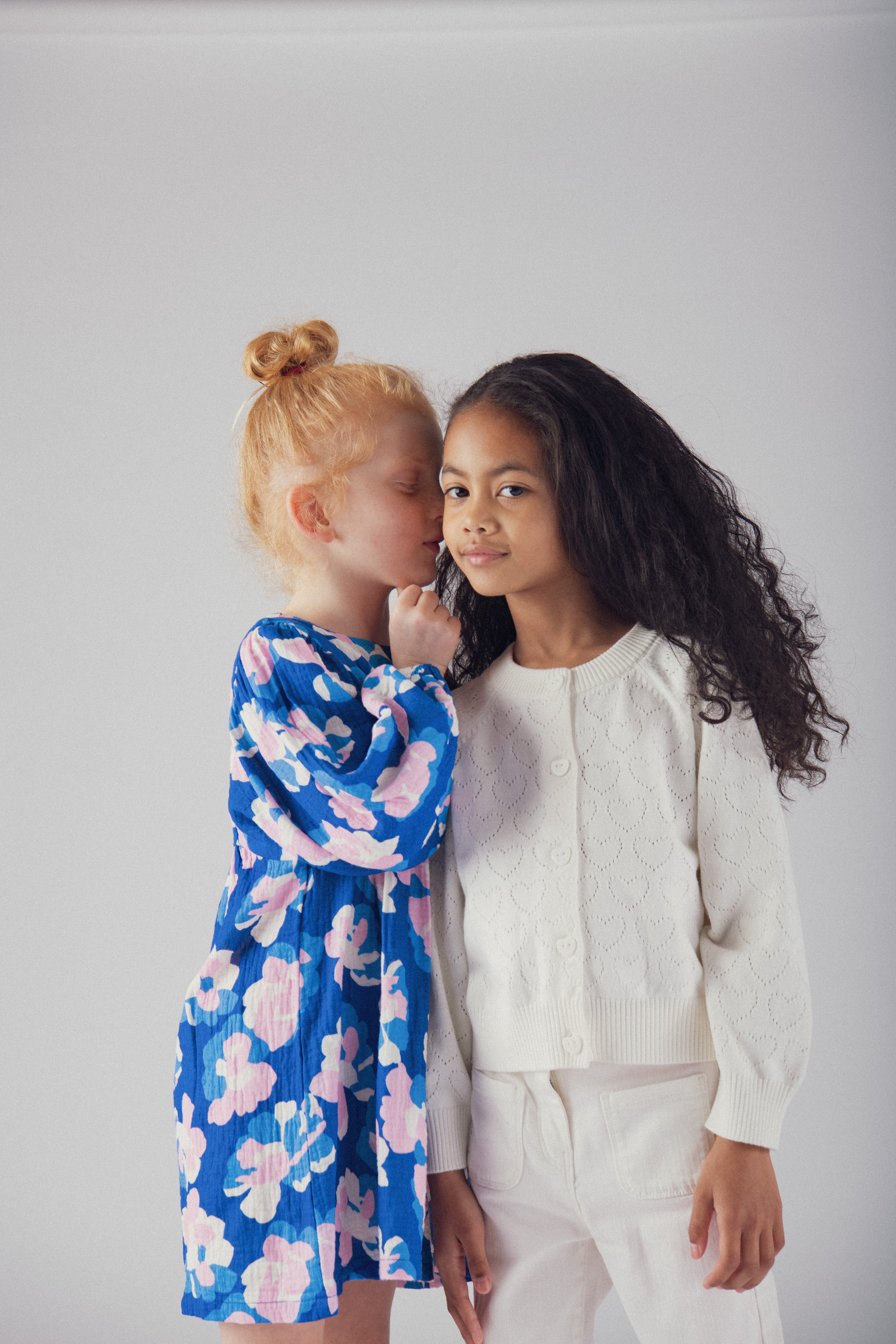 Cardigan blanc cassé ajourée coeur pour fille