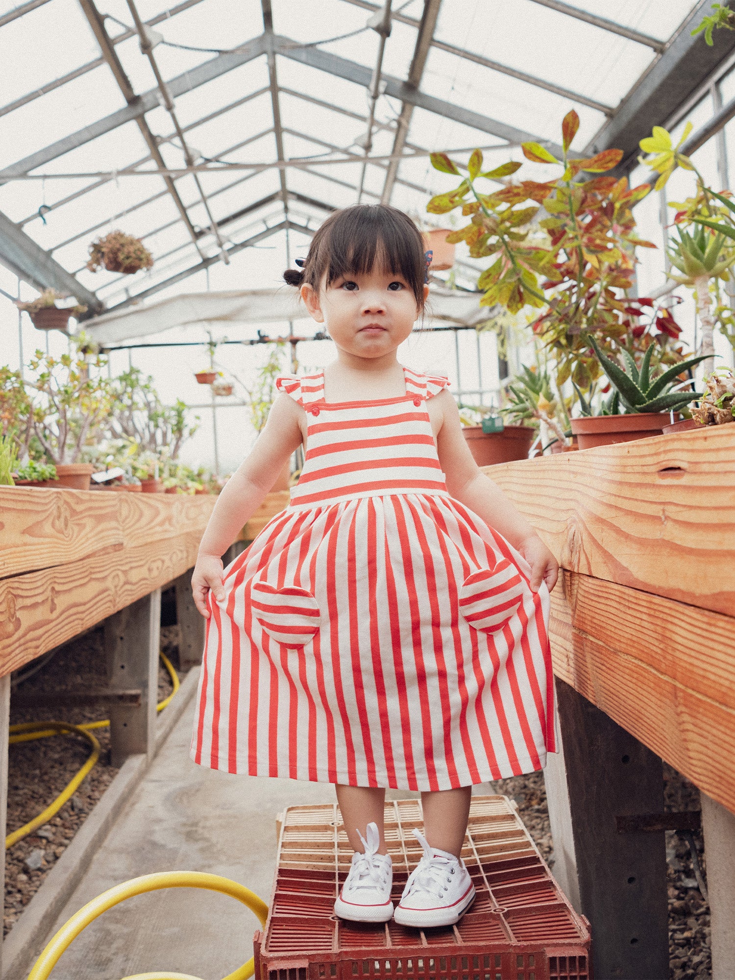 Robe rayé rouge et écru avec poches cœurs pour bébé fille