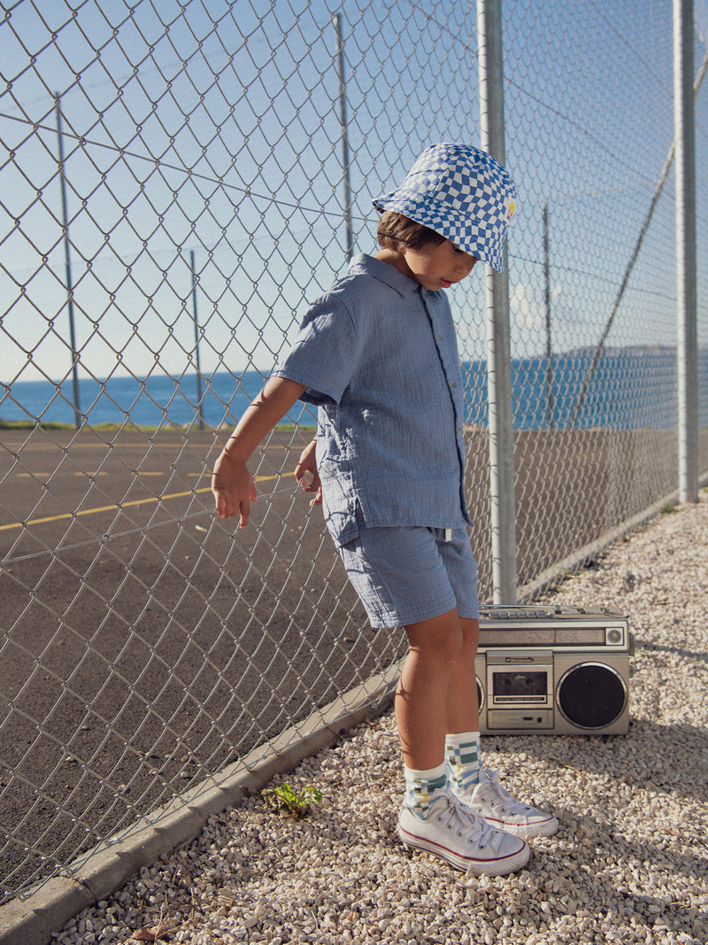 Chemise bleue étiquette fantaisie pour garçon
