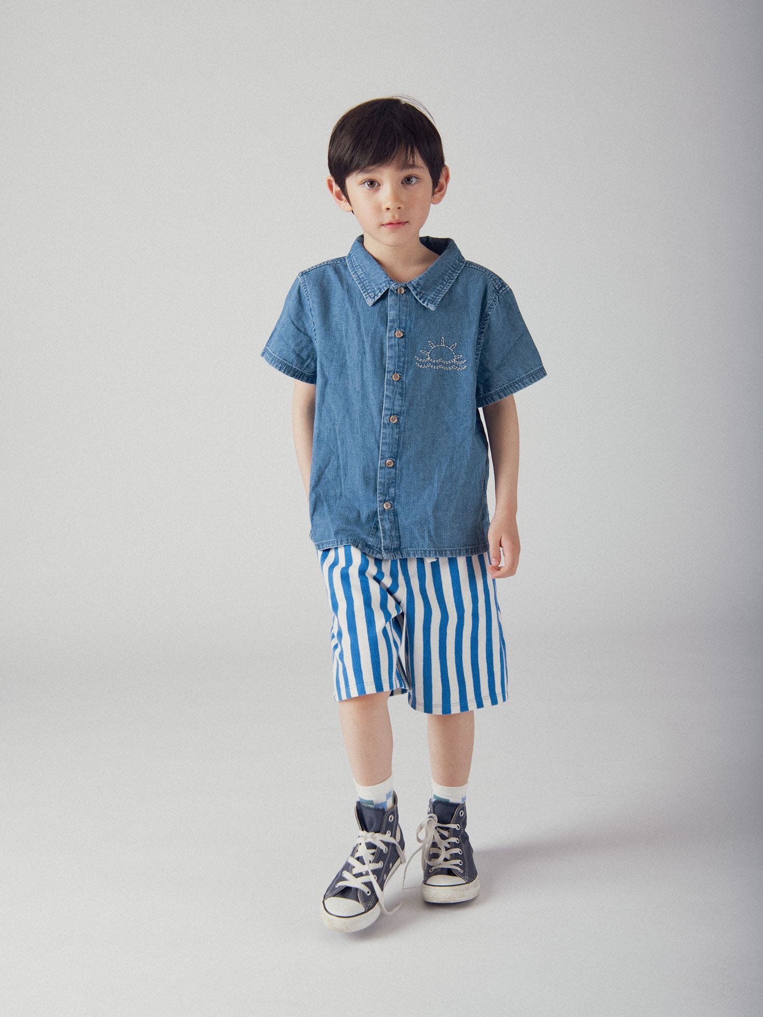 Chemise en denim bleue broderie soleil pour garçon