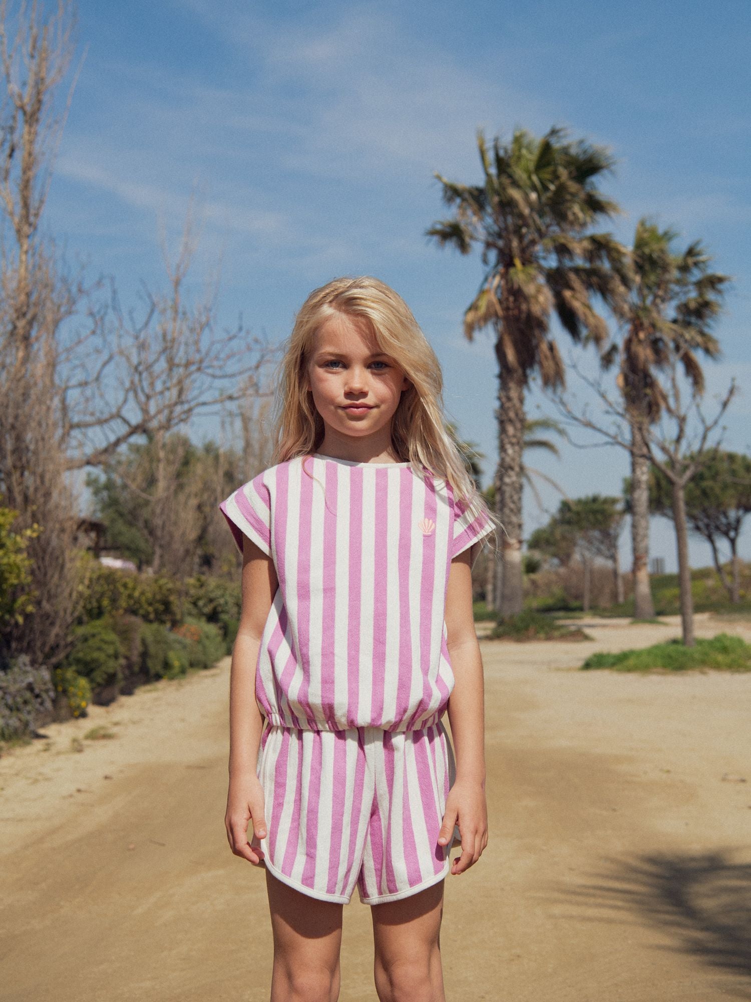 Short rayé rose et écru pour fille