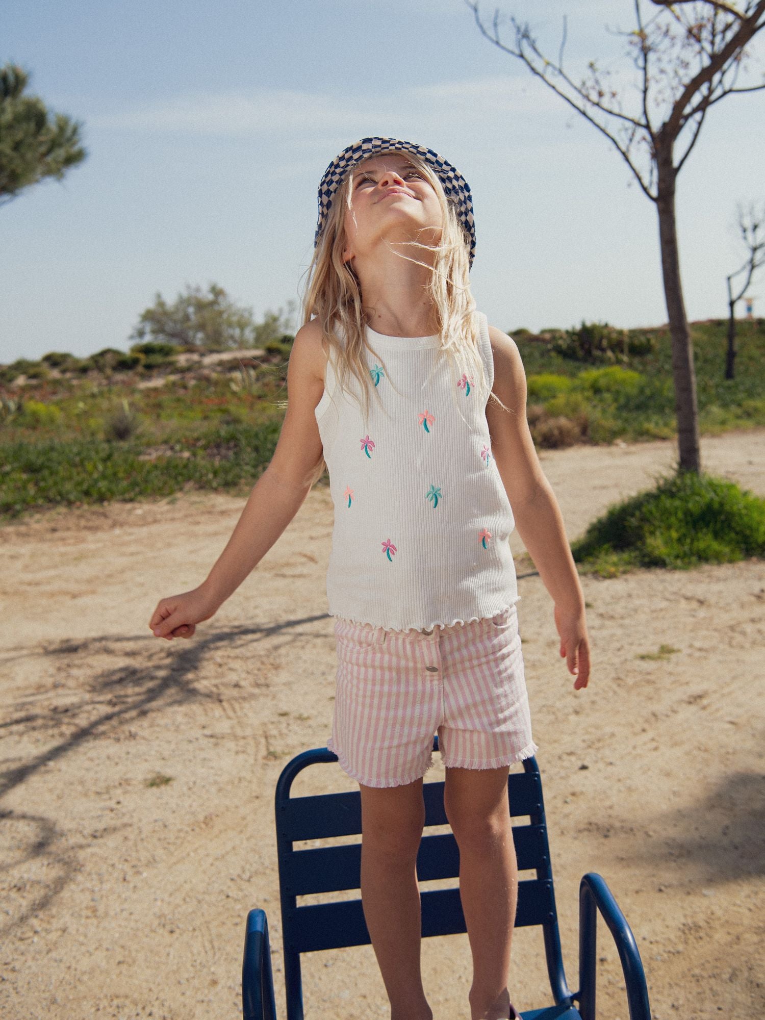 Short rayé rose et écru pour fille