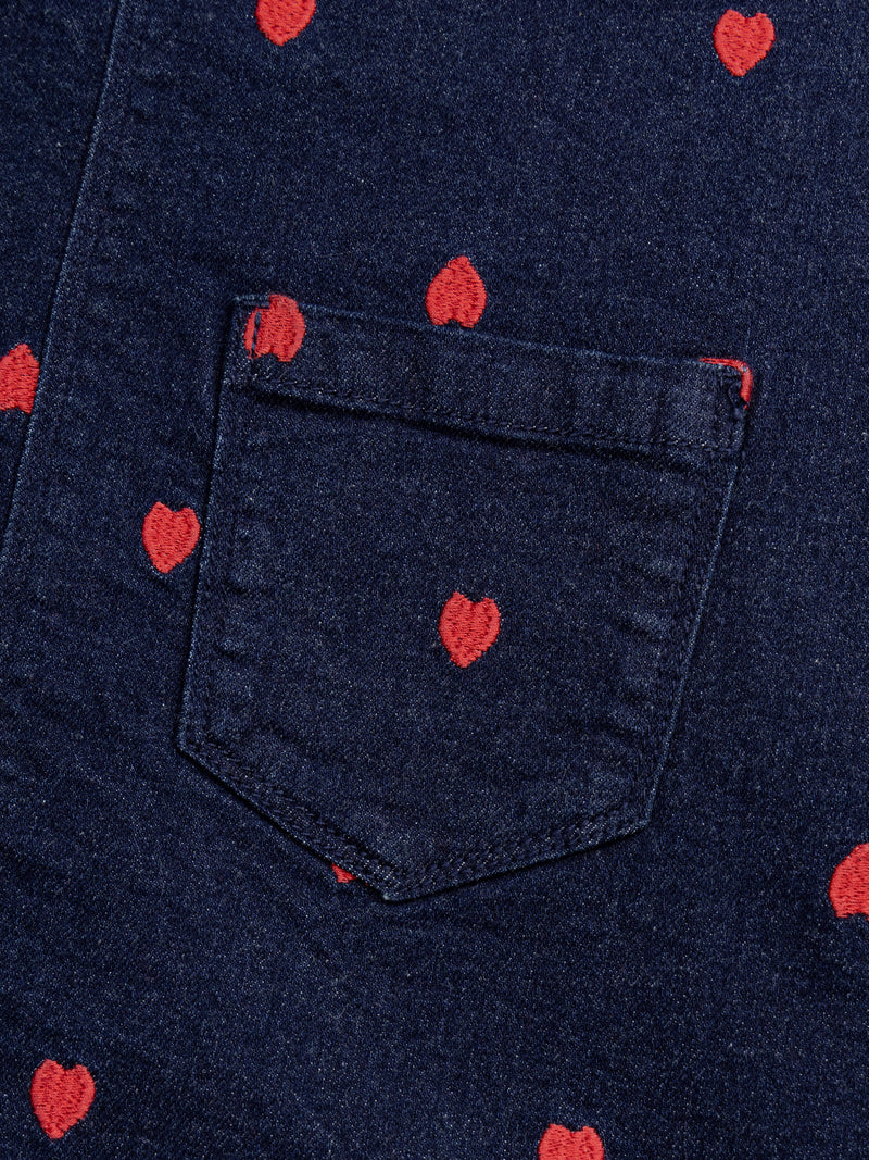 Robe-salopette bleu en denim et broderies cœur pour fille