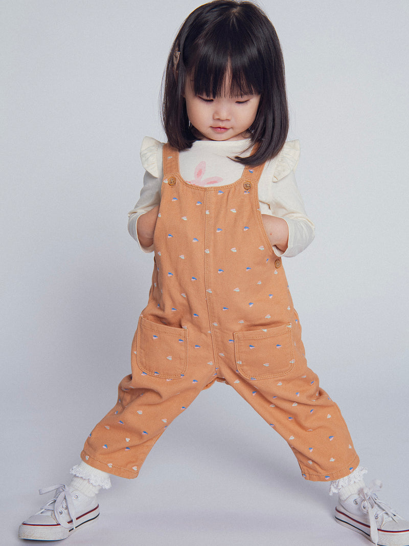 Salopette en twill "caramel" à broderies cœurs pour bébé fille