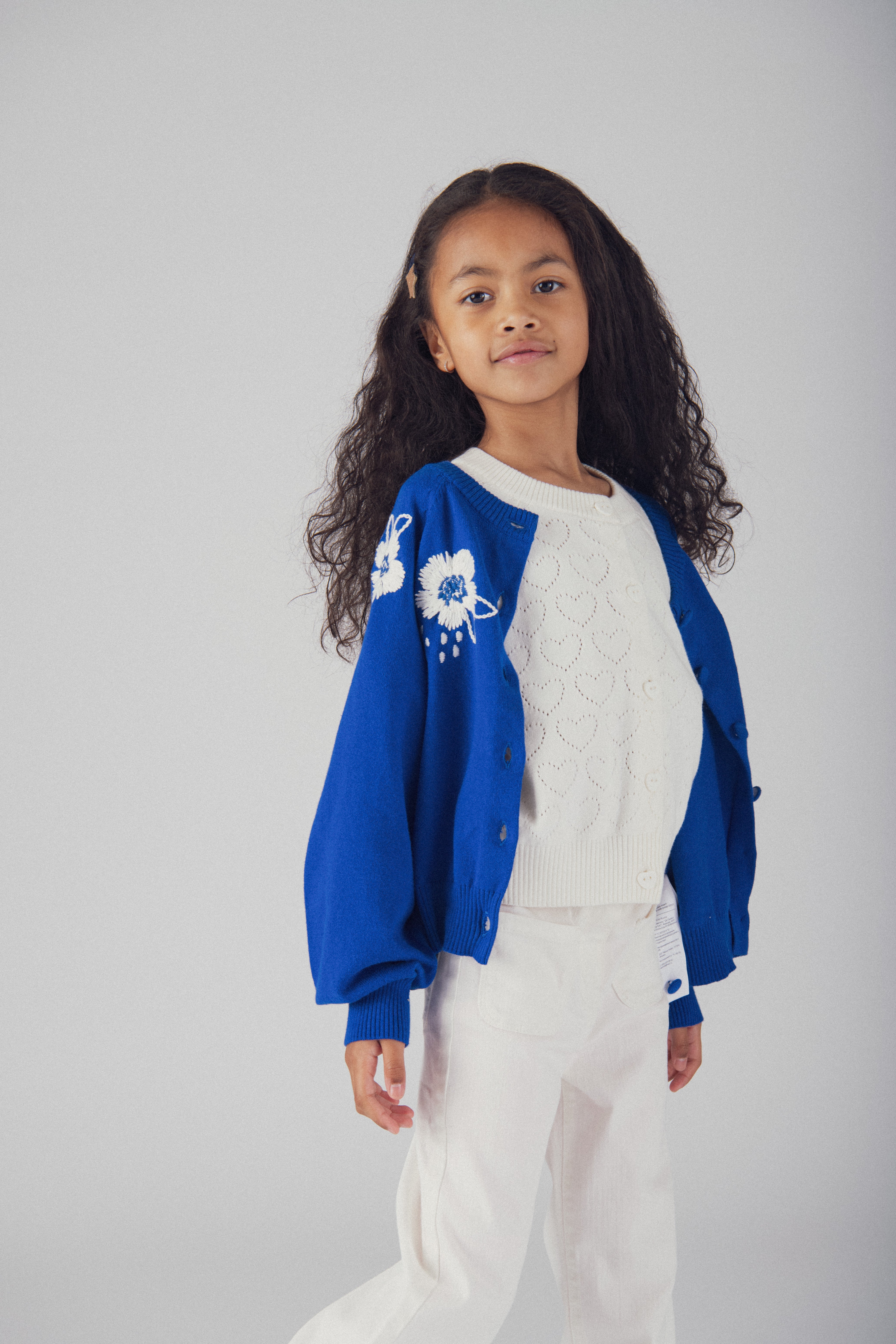 Cardigan bleu à broderie fleurs pour fille