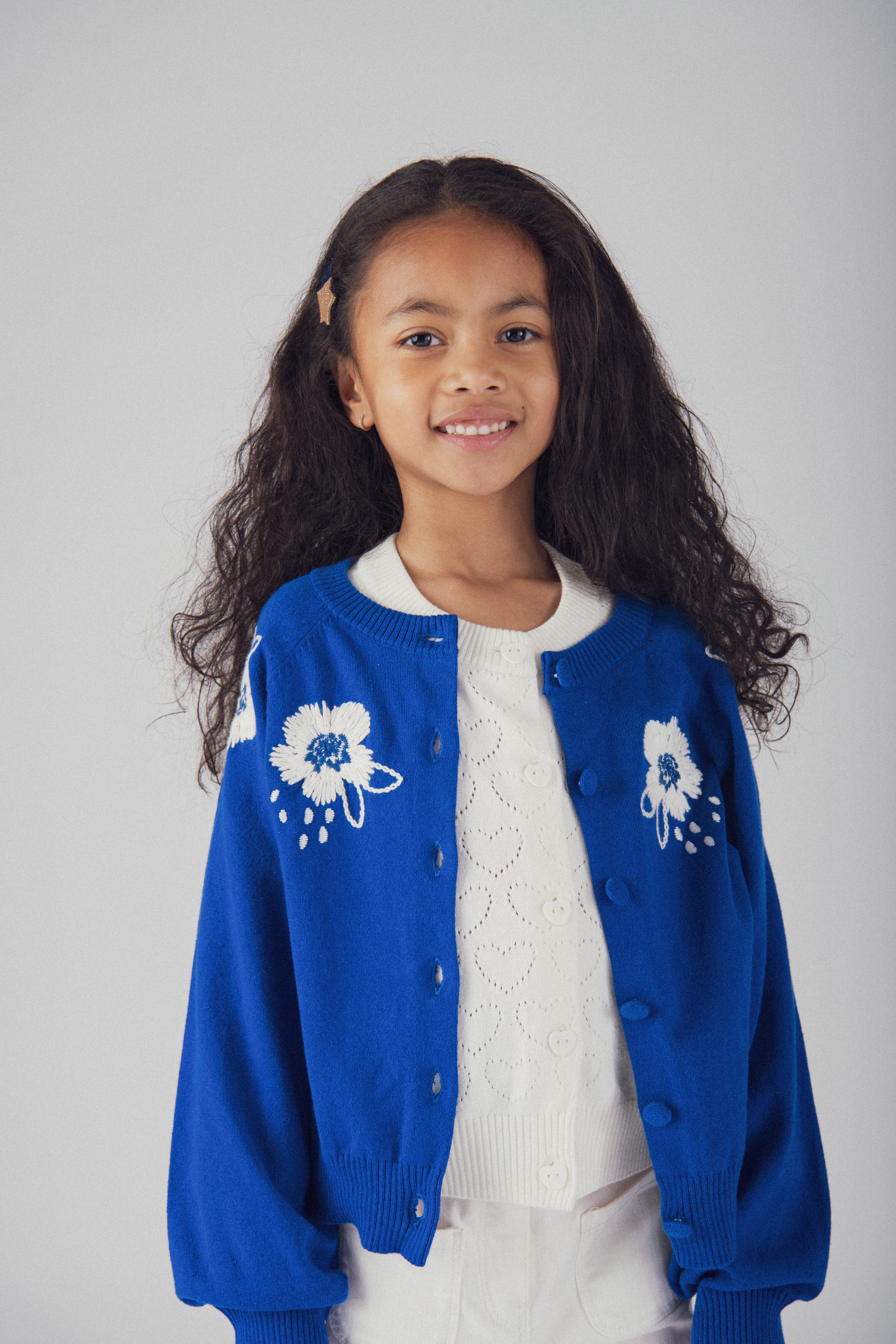 Cardigan bleu à broderie fleurs pour fille