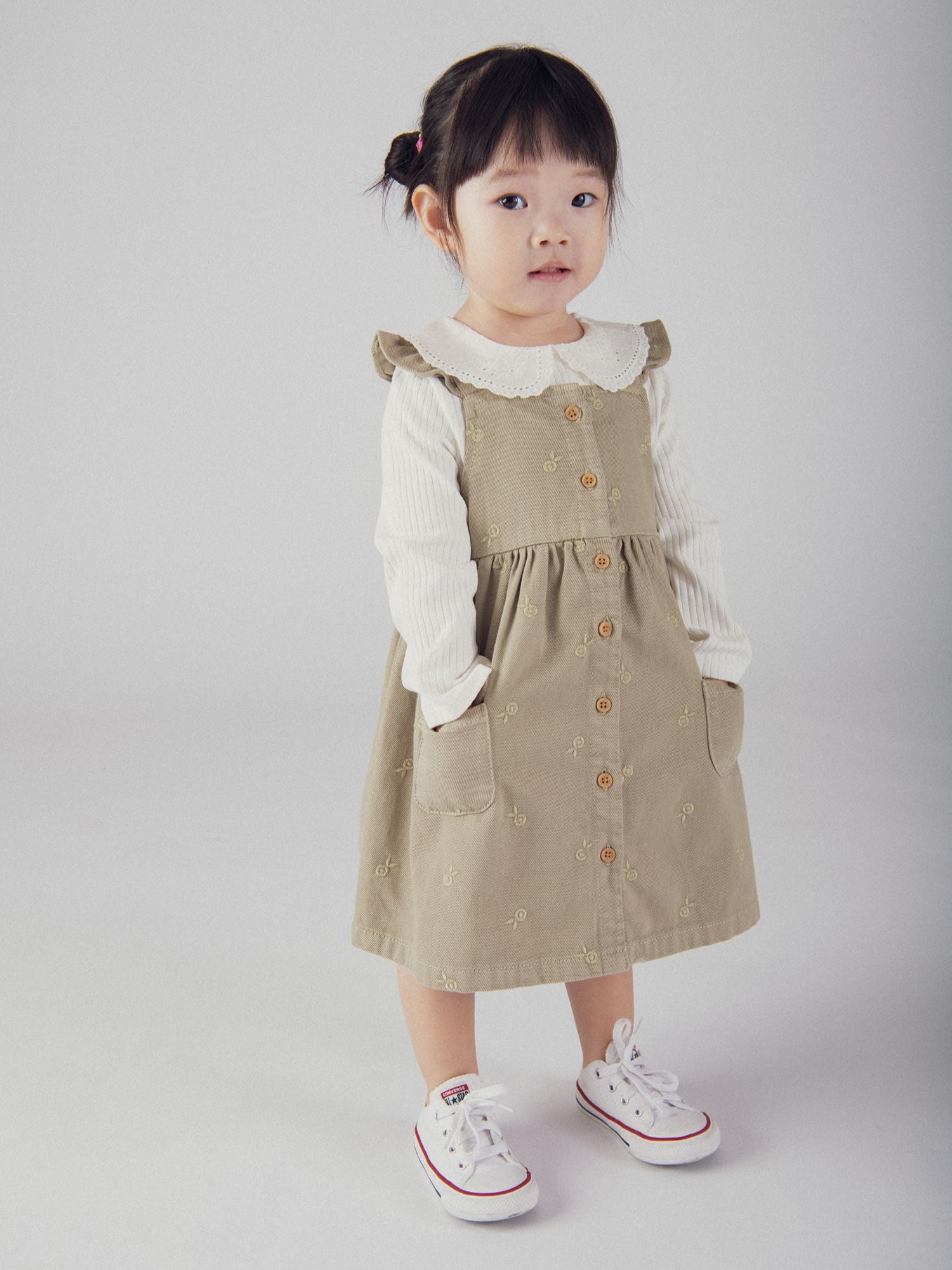 Robe salopette avec broderies fleurs pour bébé fille