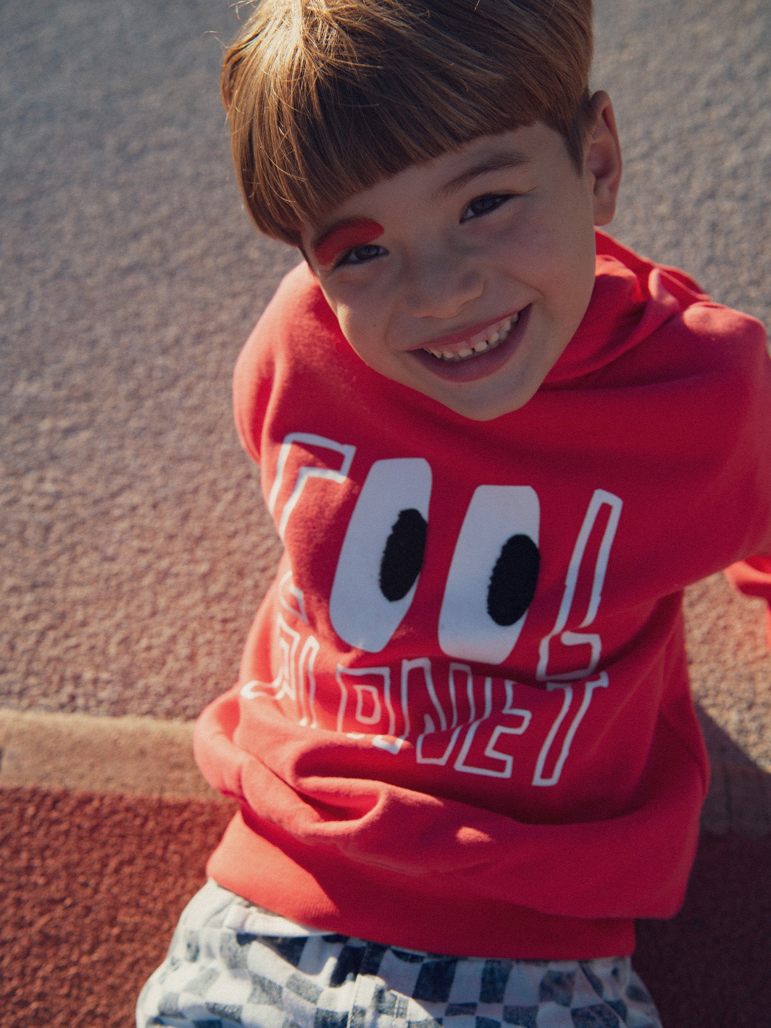 Sweat rouge à animation et capuche  pour garçon