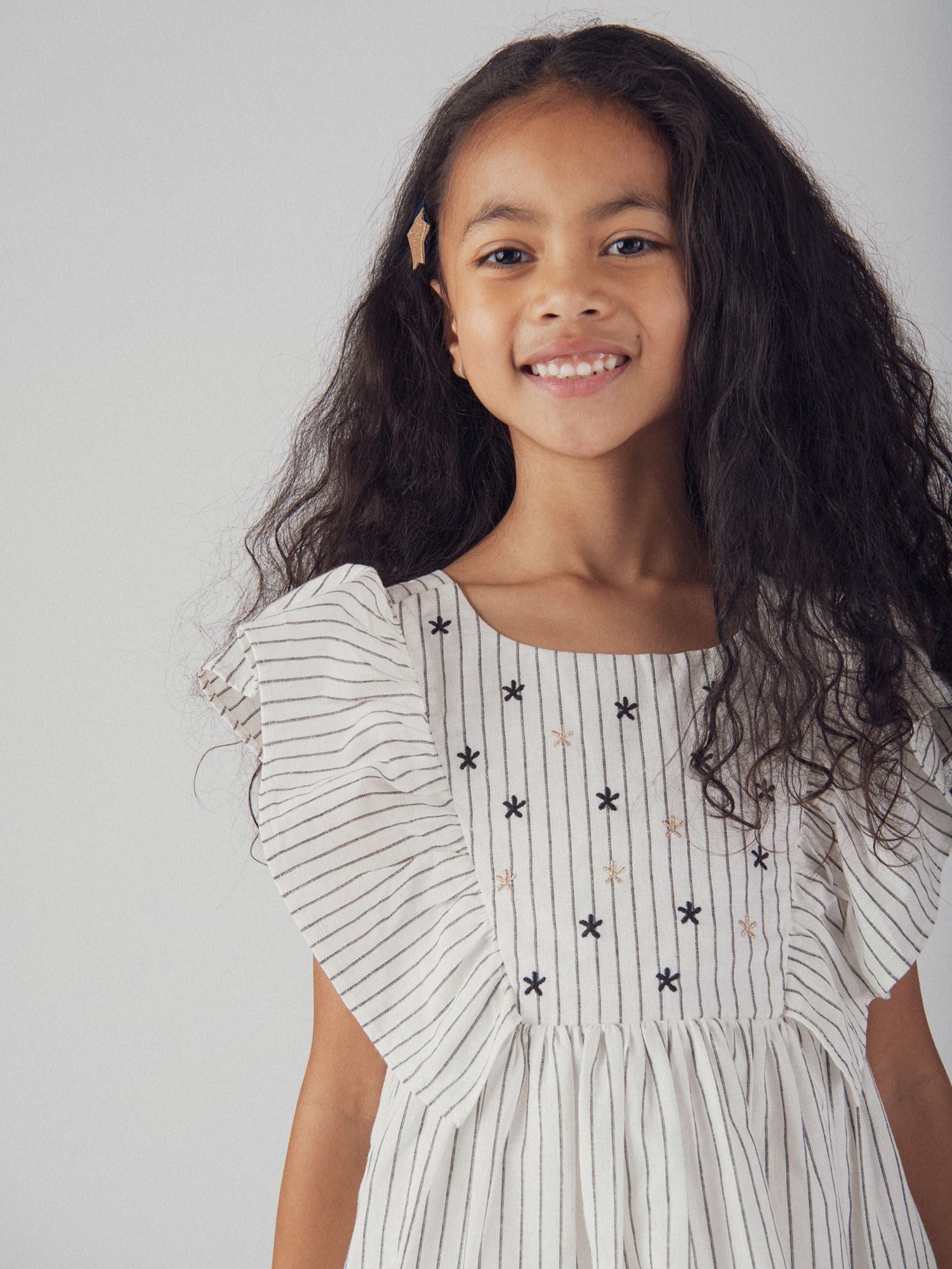 Robe écrue à broderies fleurs pour fille