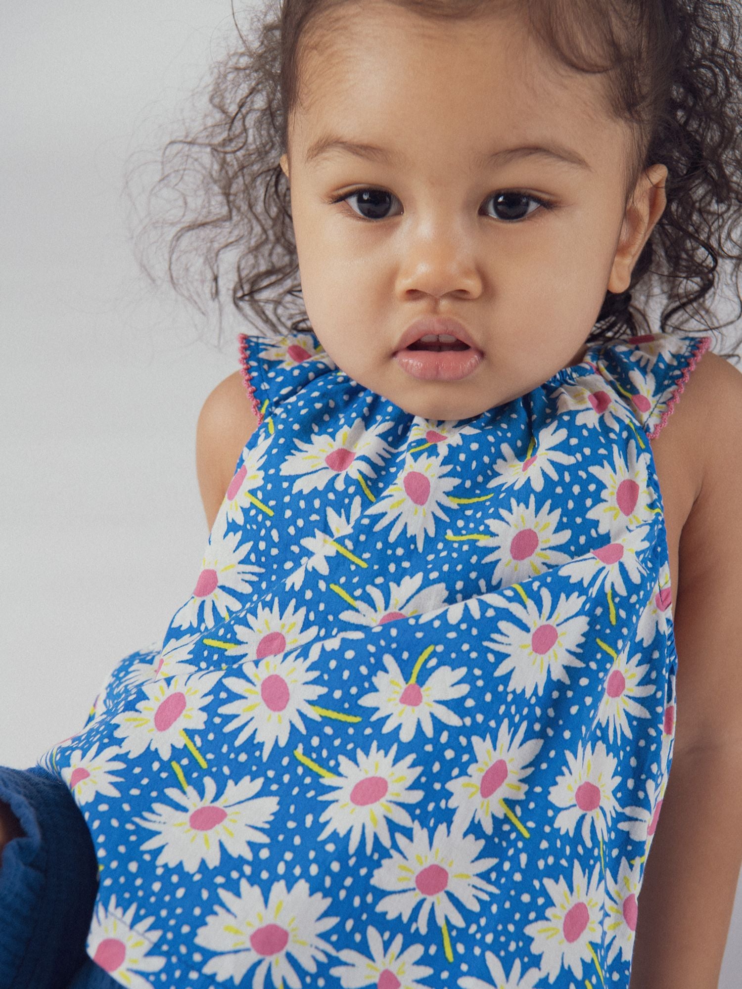 Ensemble bleu top à fleurs et short uni pour bébé fille