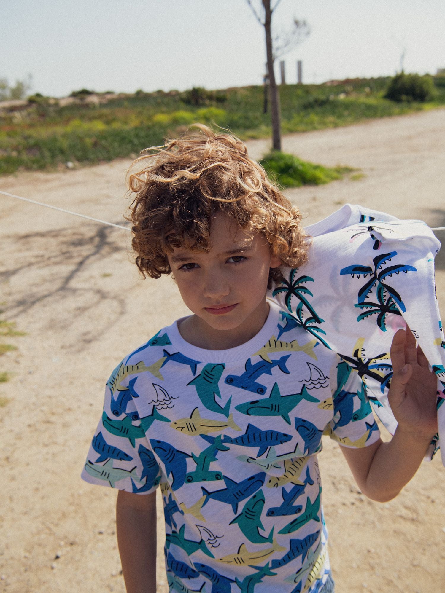 T-shirt blanc imprimé requins pour garçon