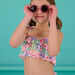 Haut de maillot de bain et culotte multicolore à imprimé fleuri.