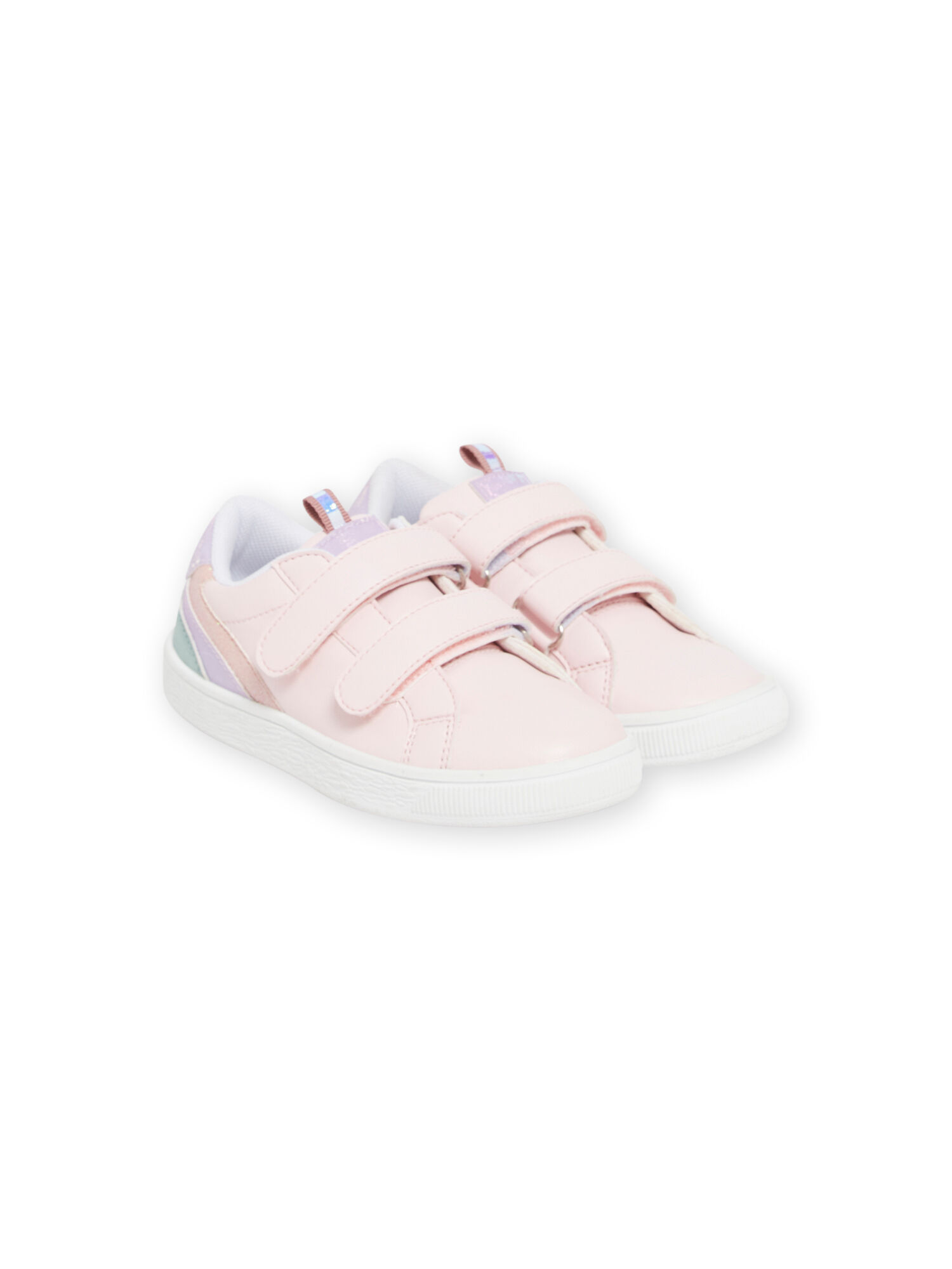 La fille aux baskets roses 2025