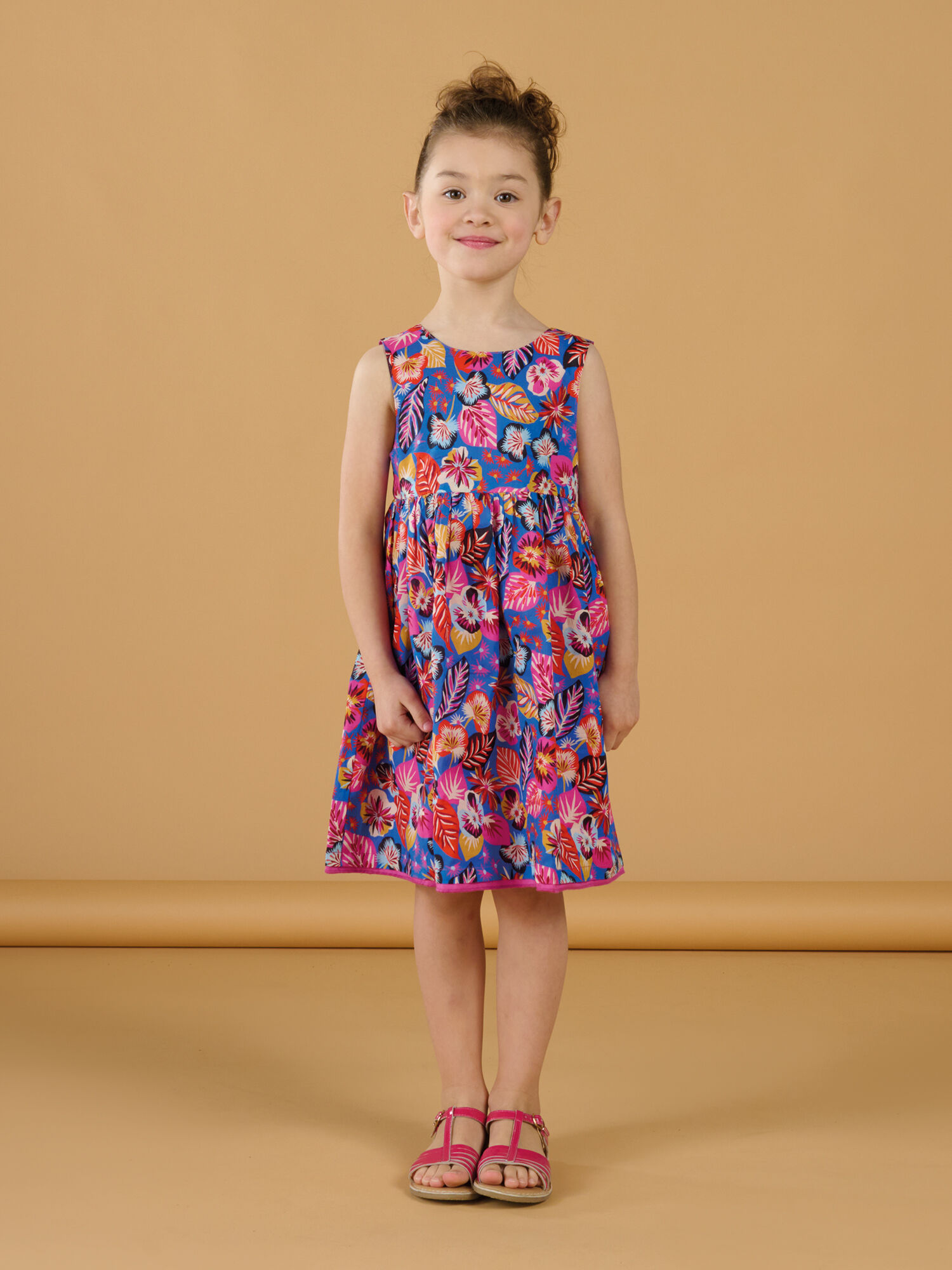 Robe bleu et noir hotsell ou blanche et or