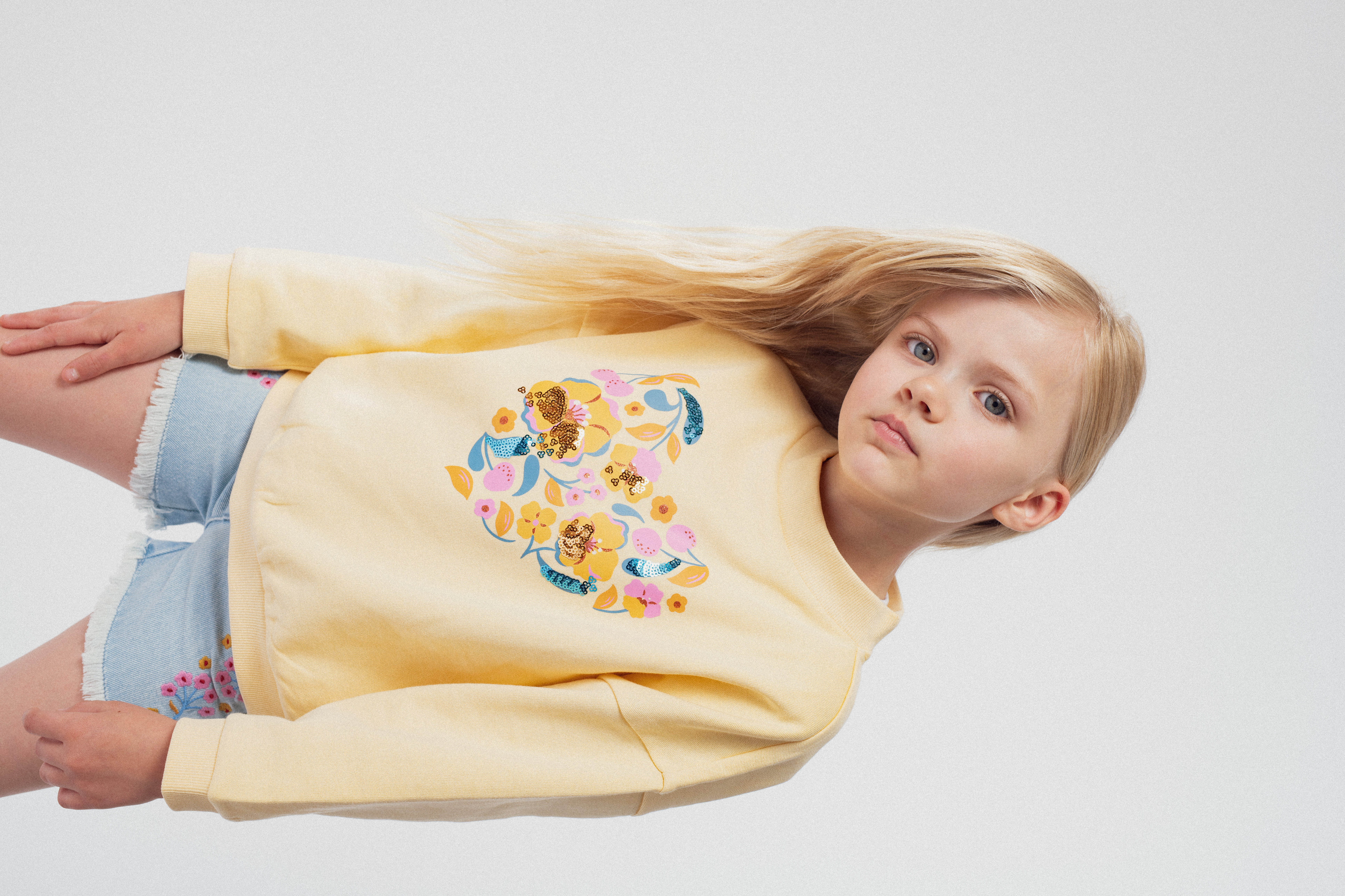 Sweat jaune animation cœur